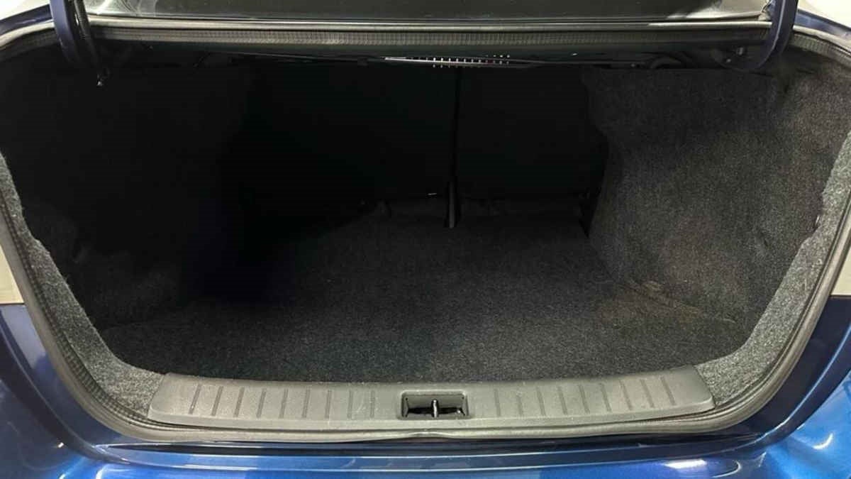 2017 Nissan Sentra SR TURBO L4 1.6T 188 CP 4 PUERTAS STD PIEL BA AA QC