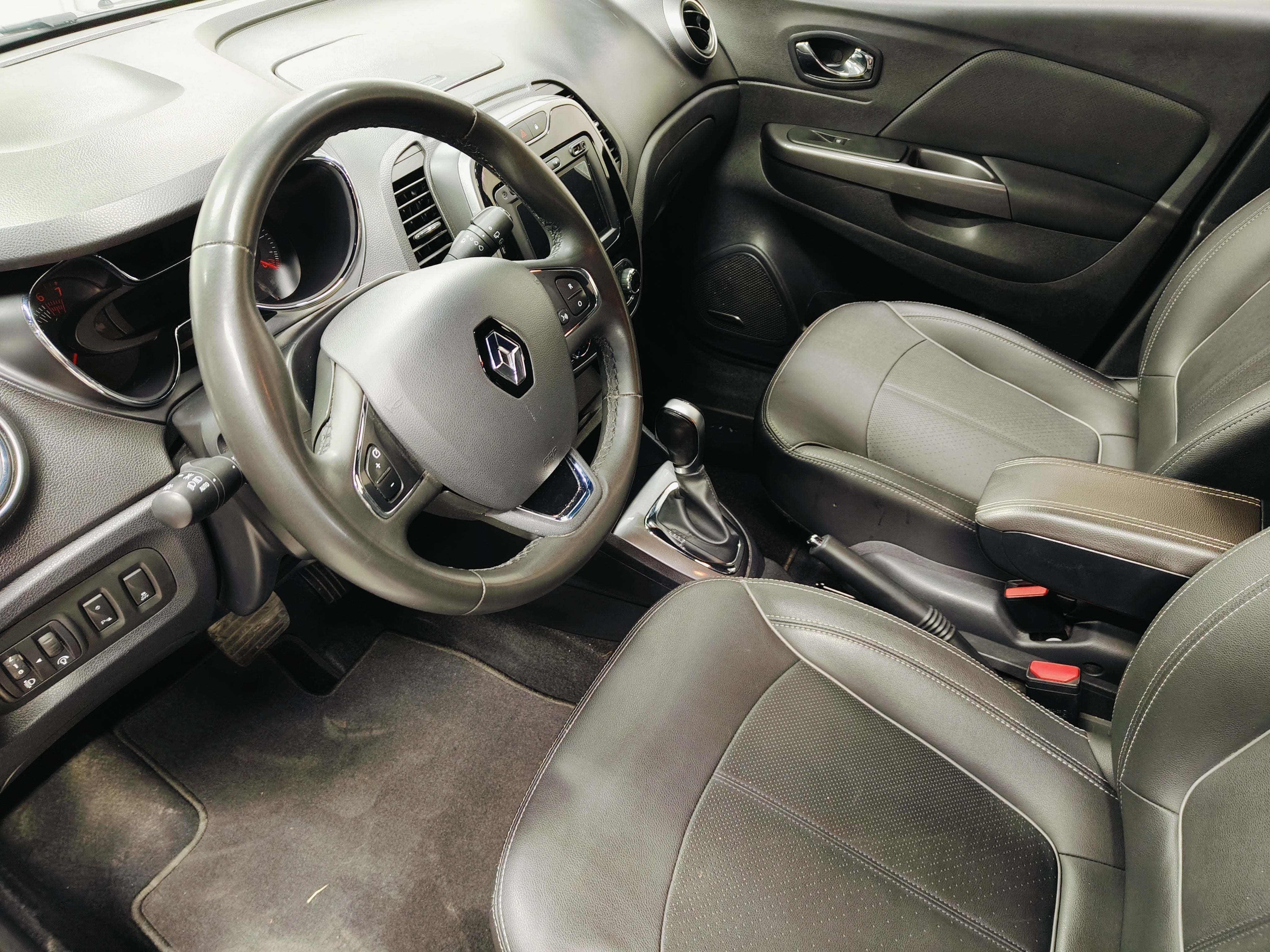 2020 Renault Captur BOSE L4 2.0L 133 CP 5 PUERTAS AUT PIEL BA AA