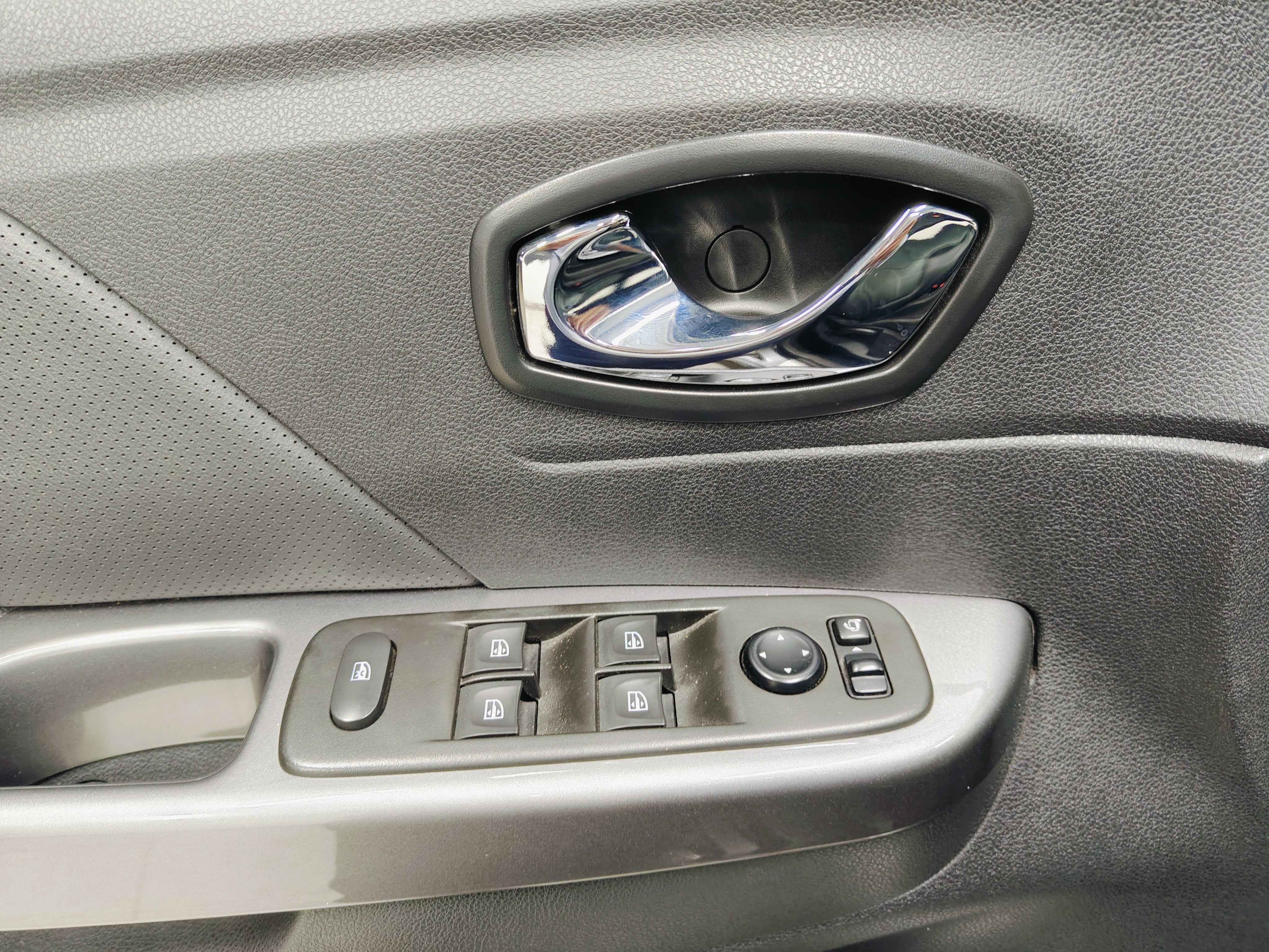 2020 Renault Captur BOSE L4 2.0L 133 CP 5 PUERTAS AUT PIEL BA AA