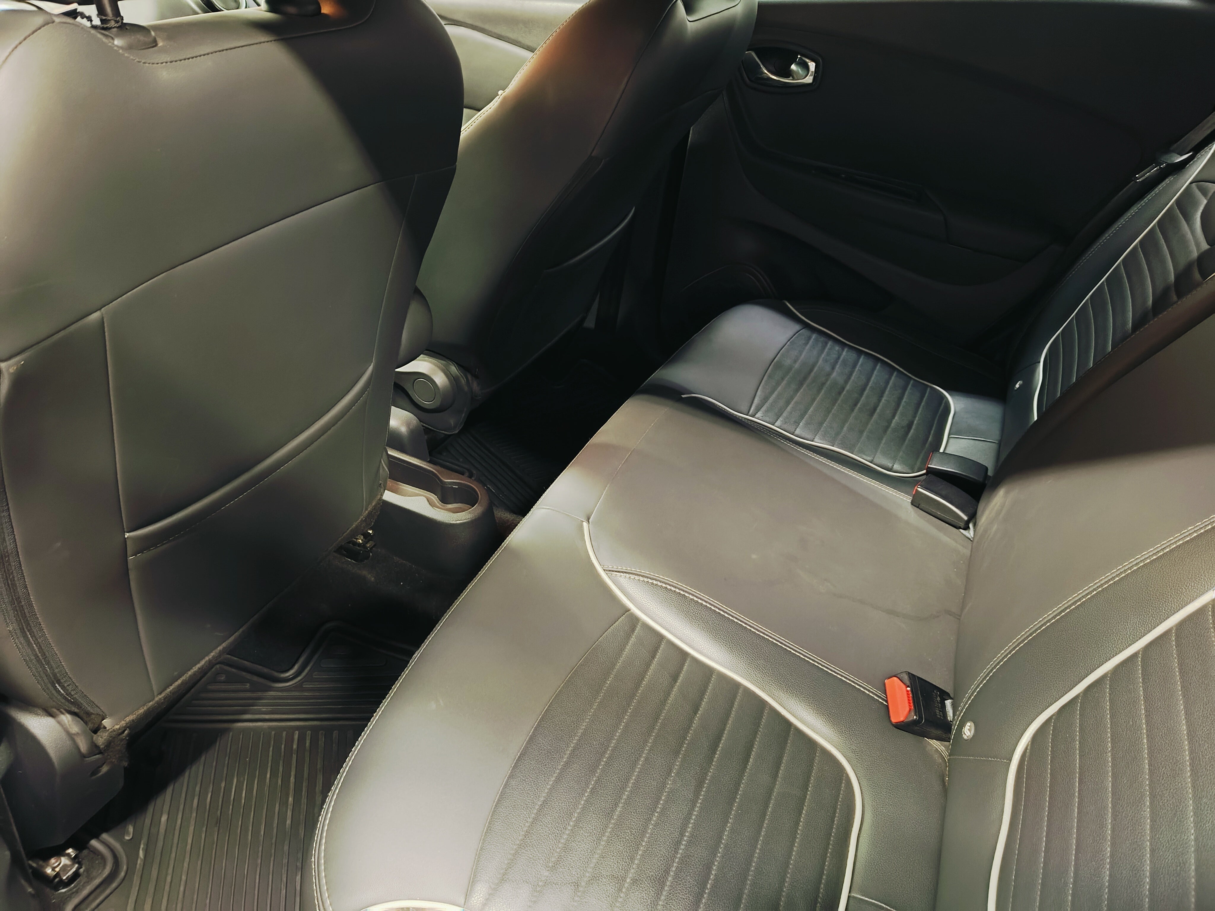 2018 Renault Captur ICONIC L4 2.0L 133 CP 5 PUERTAS AUT PIEL BA AA