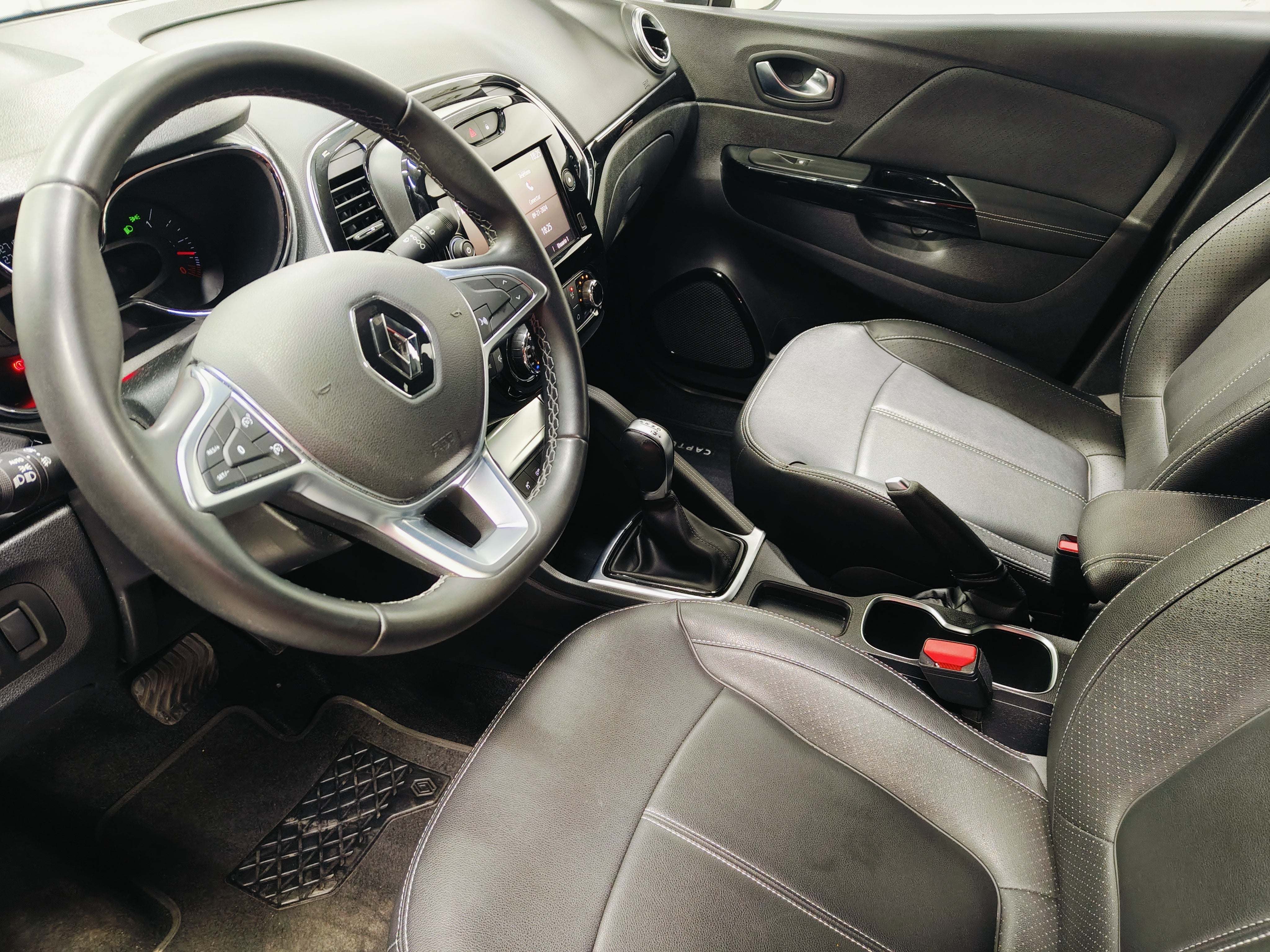 2022 Renault Captur ICONIC, L4, 1.3T, 154 CP, 5 PUERTAS, AUT, BA, AA