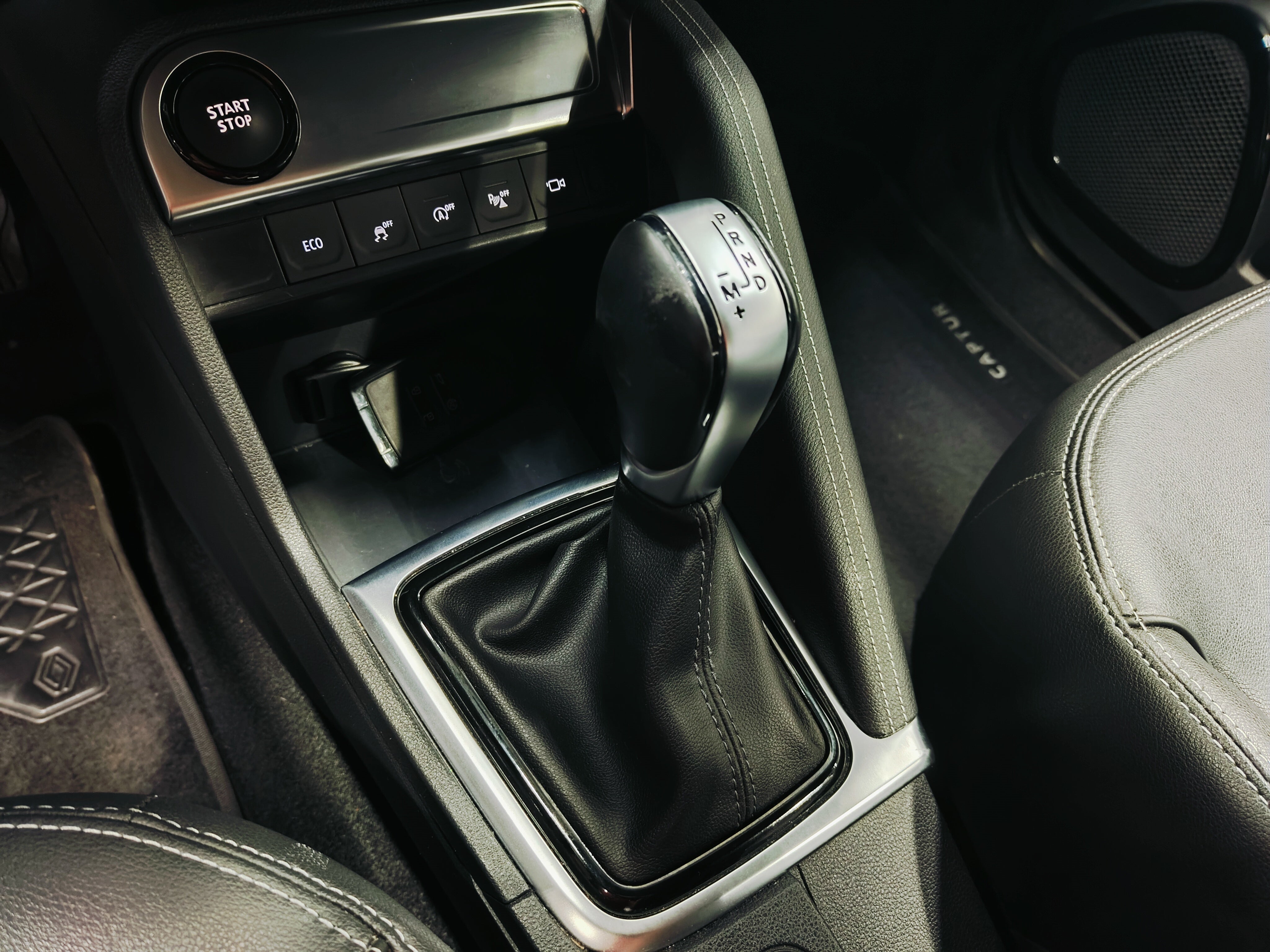 2022 Renault Captur ICONIC, L4, 1.3T, 154 CP, 5 PUERTAS, AUT, BA, AA