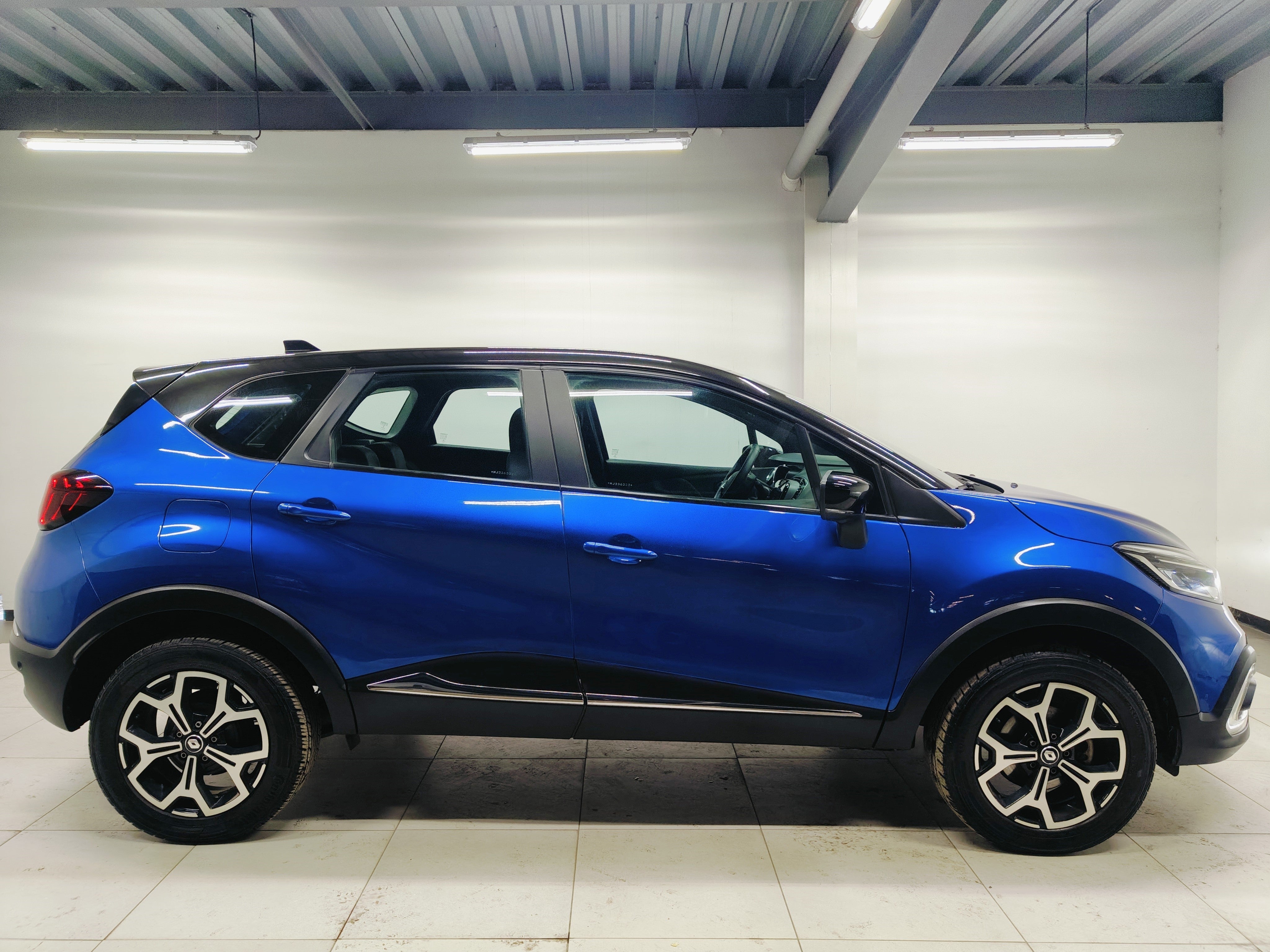 2022 Renault Captur ICONIC, L4, 1.3T, 154 CP, 5 PUERTAS, AUT, BA, AA