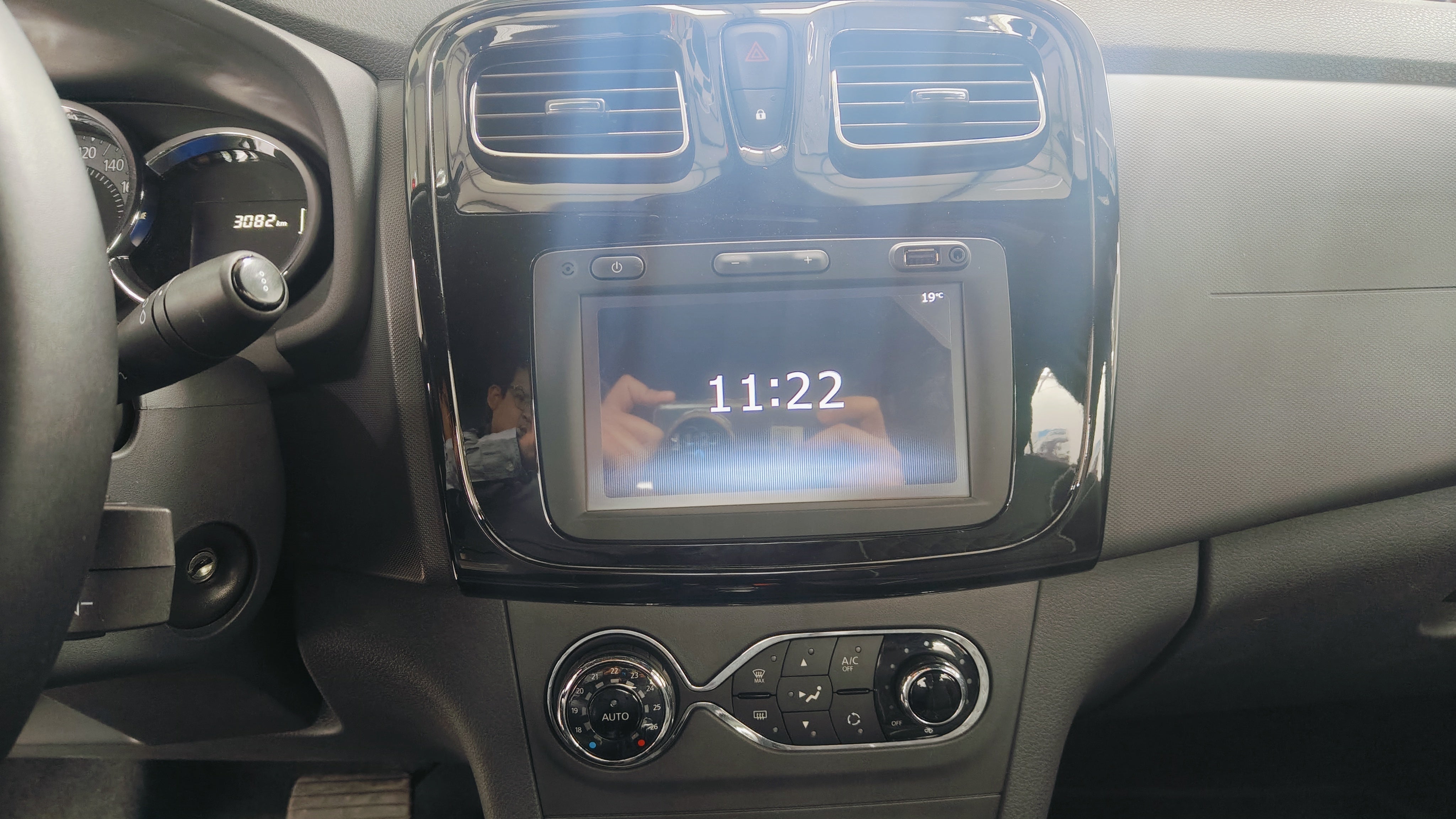 2024 Renault Logan INTENS L4 1.6L 115 CP 4 PUERTAS AUT PIEL