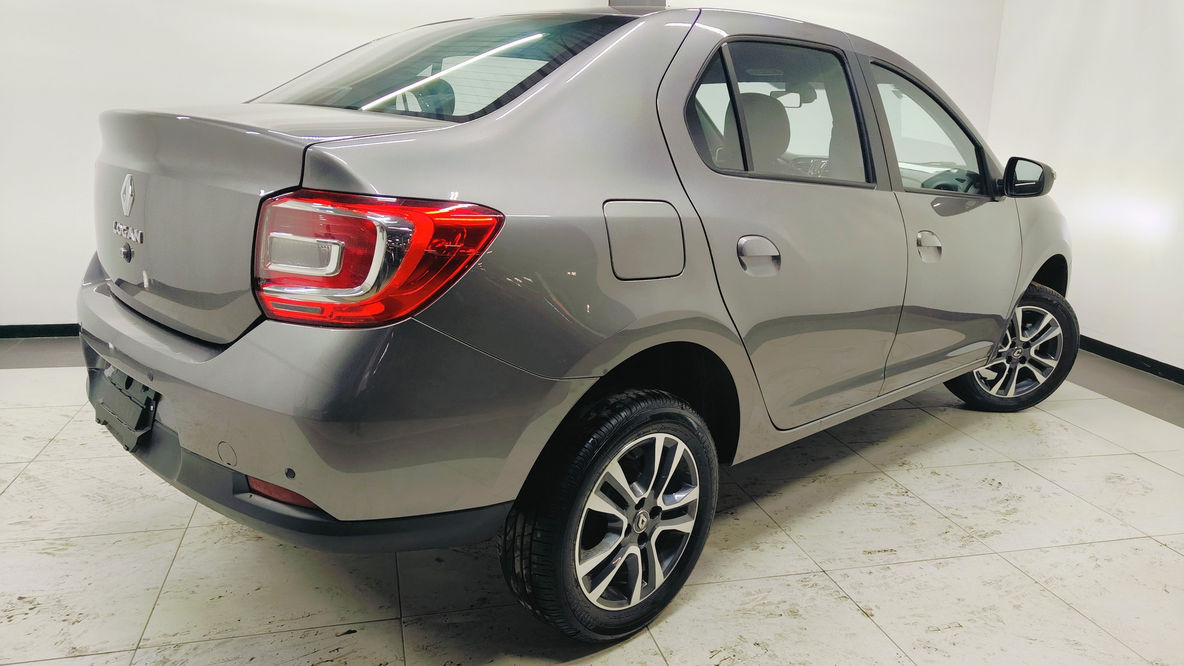 2024 Renault Logan INTENS L4 1.6L 115 CP 4 PUERTAS AUT PIEL