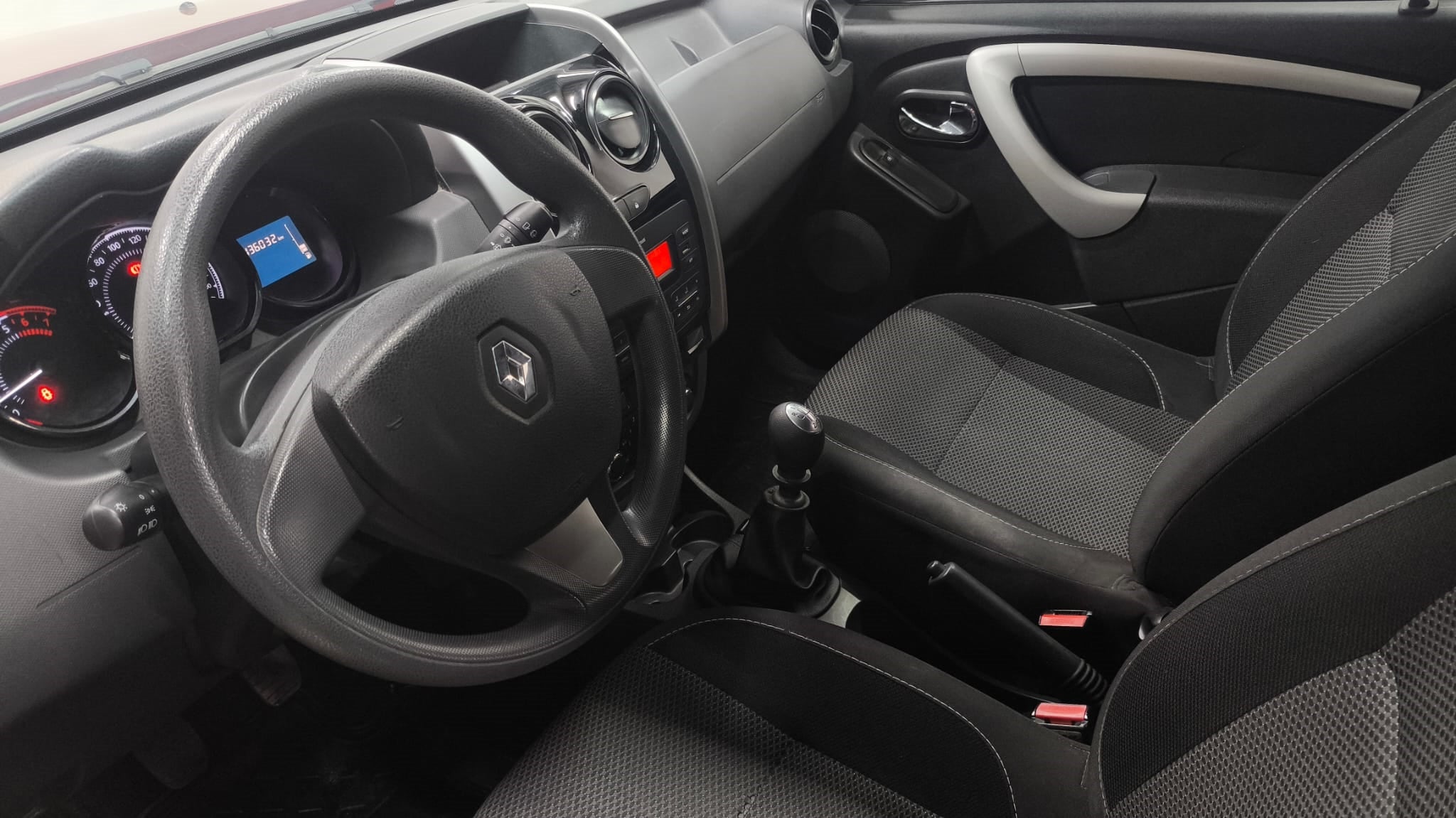 2018 Renault Duster ZEN L4 2.0L 133 CP 5 PUERTAS STD BA AA